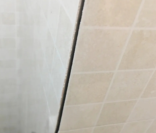 曲水瓷砖空鼓维修公司分享阳台瓷砖脱落的修复过程可以分为以下几个步骤